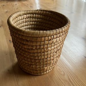 2/$30 Vintage Handwoven 6”x6” Spiral Grass Basket